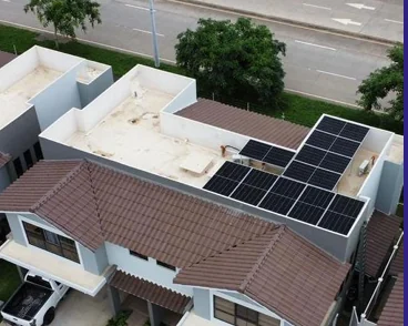 Residencia unifamiliar con paneles solares de alta eficiencia — Brisas del Golf, Panamá